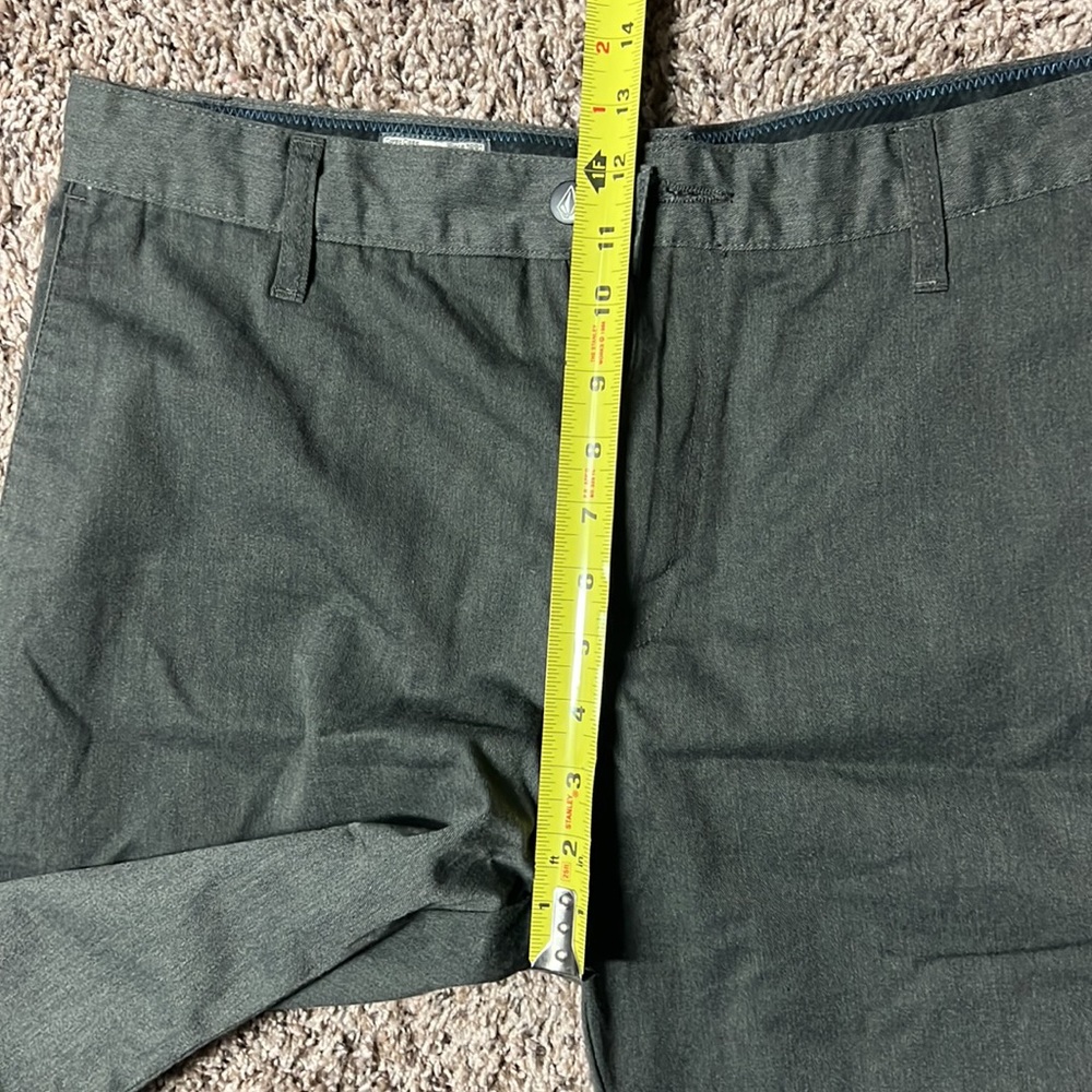 Volcom Shorts - Picture 6 of 7